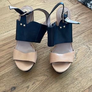 NEVER WORN leather Vince Camuto chunky heel. Size 7.5